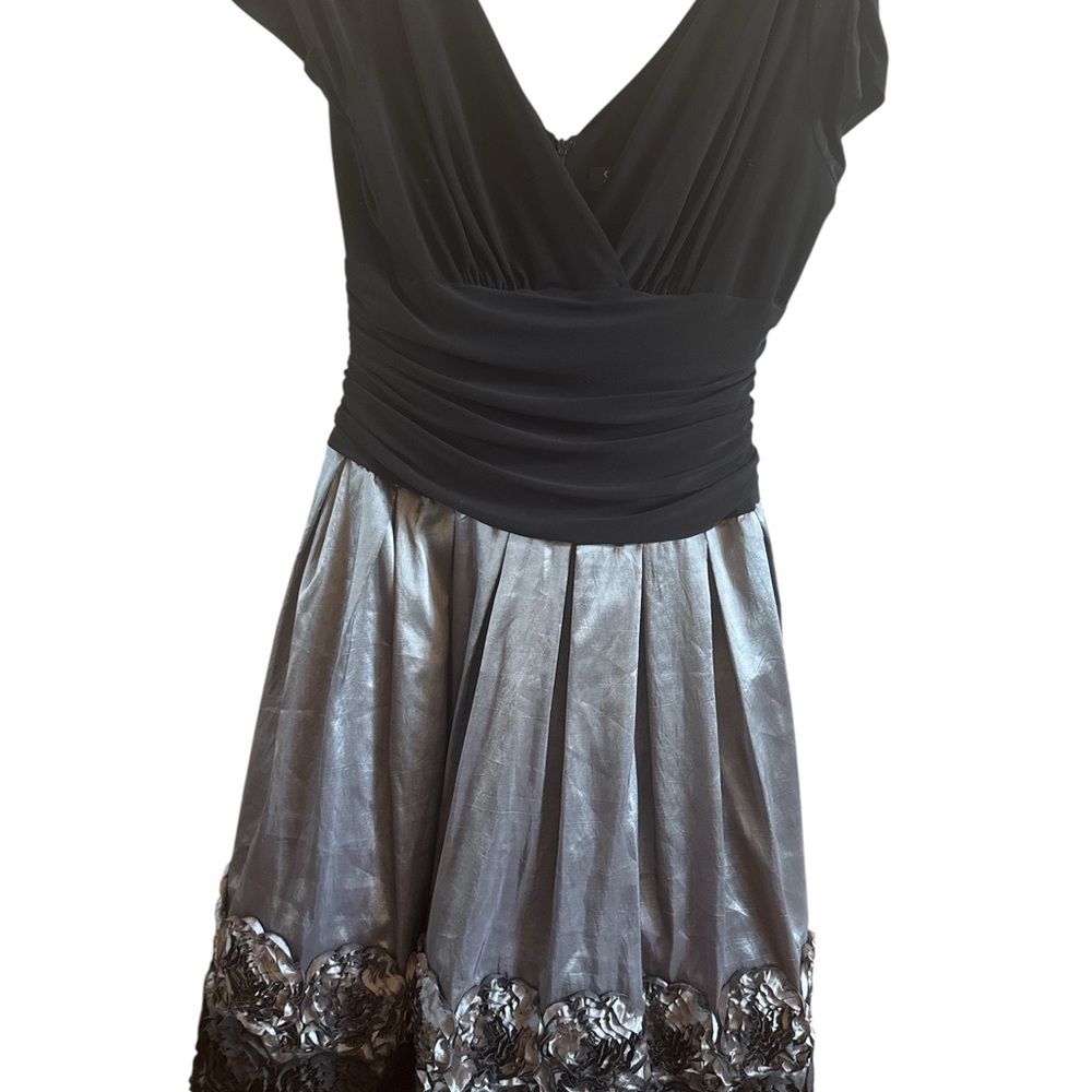 S.L.Fashions Woman’s Sz 12P Black Silver Party Dress Cruise Wedding Flowered Hem